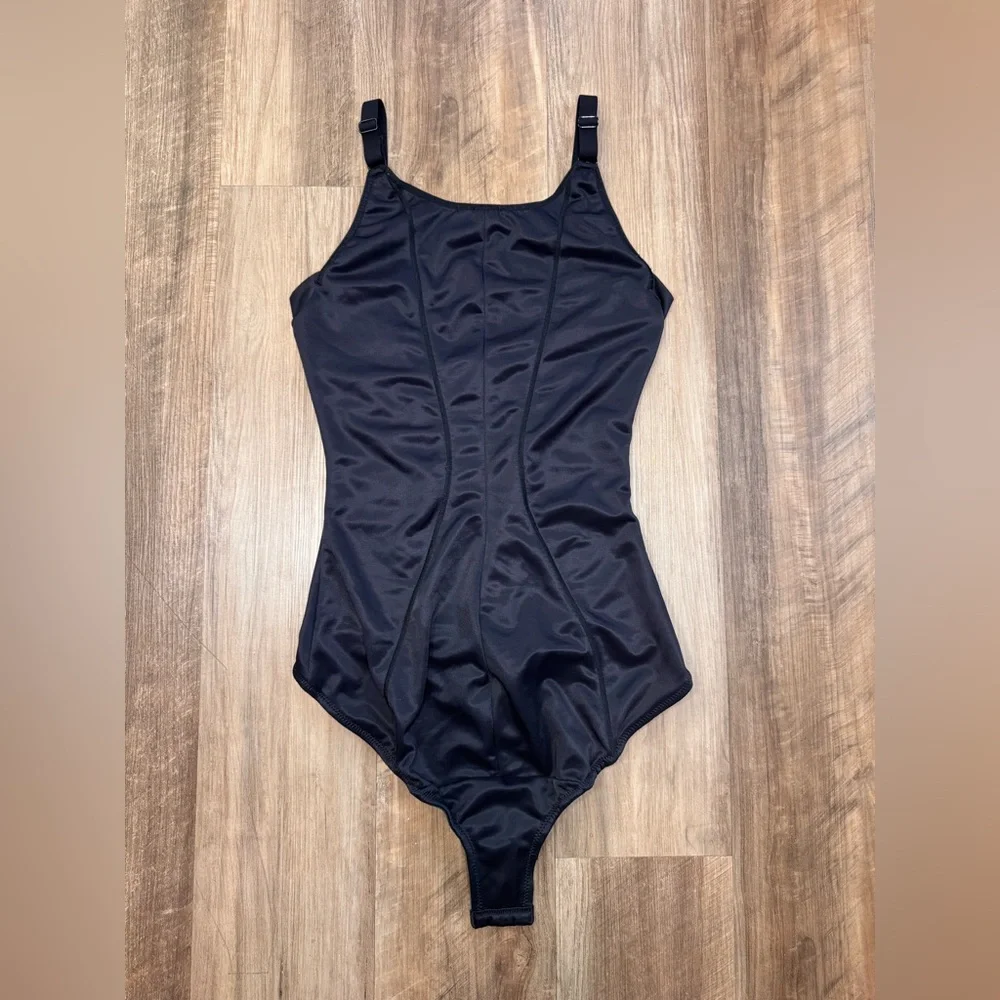 Maidenform Black Shapewear Ultra Firm Bodysuit, Medium - Picture 13 of 16